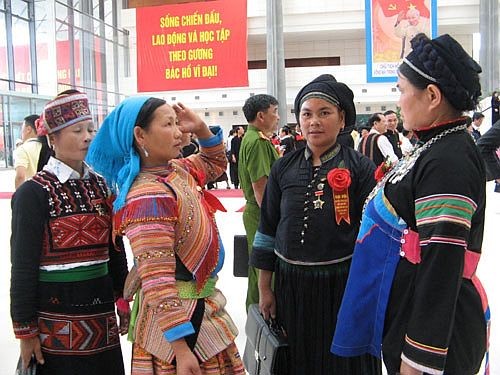 Memuliakan 100 contoh teladan wanita etnis yang tipikal - ảnh 1