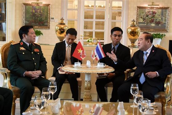 Menteri Pertahanan Vietnam melakukan pertemuan bilateral dengan para Menteri Pertahanan negara-negara ASEAN - ảnh 1