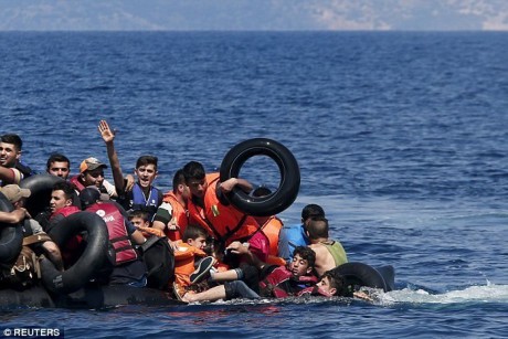 Masalah migran: jumlah orang yang tewas di Laut Tengah telah turun secara berarti - ảnh 1