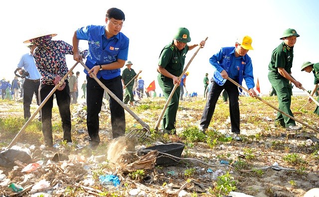 Bersatu tenaga membersihkan laut - ảnh 2