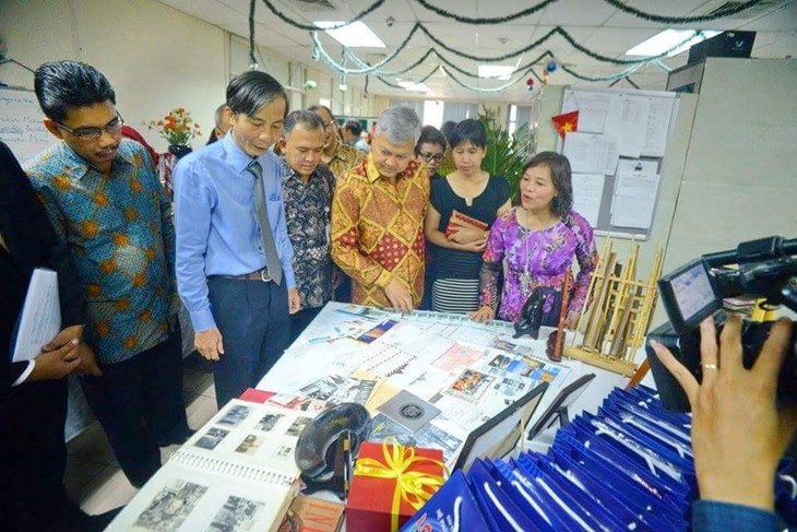 Simposium sehubungan dengan peringatan ultah ke-50 Berdirinya Program Siaran Bahasa Indonesia - ảnh 4