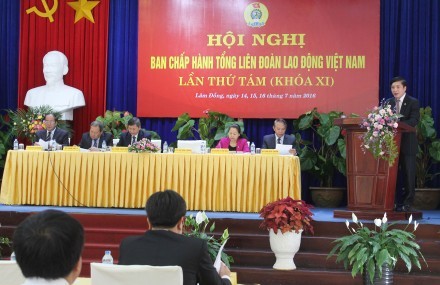 Pembukaan Konferensi ke-8 Badan Eksekutif Konfederasi Serikat Pekerja Vietnam - ảnh 1