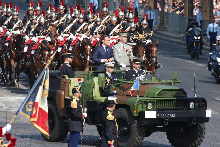 Défilé du 14 juillet: la fraternité d’armes à l’honneur - ảnh 1