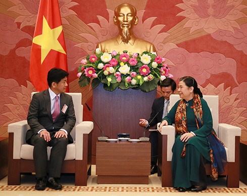 Tong Thi Phong reçoit des chirurgiens japonais - ảnh 1