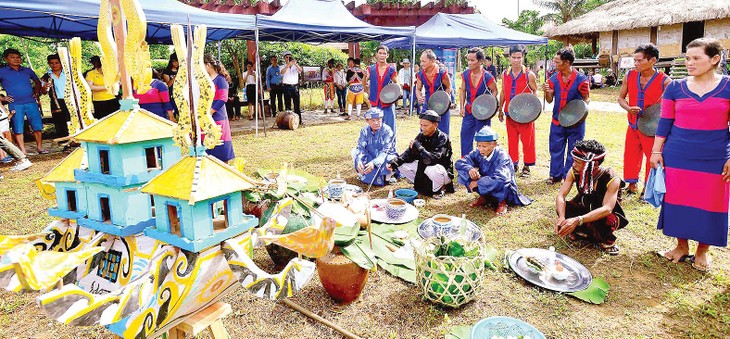 L’abandon du tombeau des Raglai inscrit au patrimoine culturel immatériel national  - ảnh 1