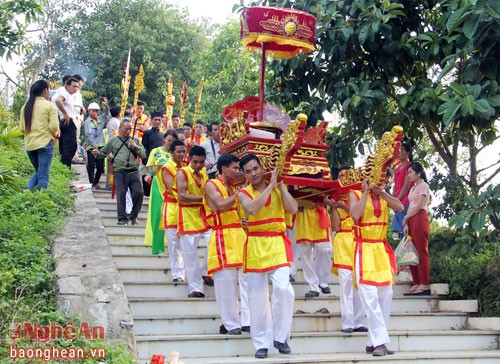 Les fêtes printanières battent leur plein - ảnh 1