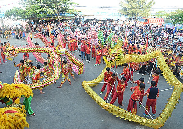 Les fêtes printanières battent leur plein - ảnh 2