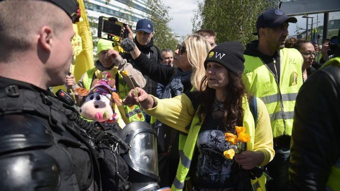 Gilets jaunes: faible mobilisation après les annonces de Macron - ảnh 1