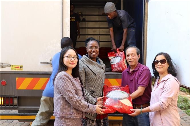 Cyclone Idai : Les Vietnamiens d’Afrique du Sud au chevet du Zimbabwe - ảnh 1