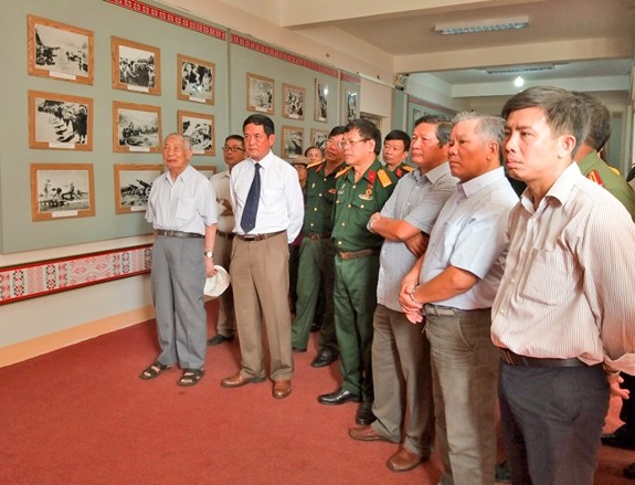 Célébration du 65e anniversaire de la victoire de Dien Bien Phu - ảnh 1