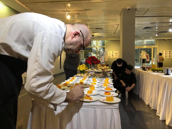 Exposition: “Toque blanche”, la gastronomie française à déguster avec les yeux - ảnh 8