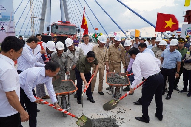 Pham Minh Chinh à la cérémonie de clavage du pont My Thuân 2 - ảnh 1