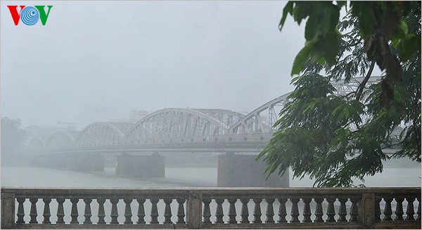 Regen in der Stadt Hue - ảnh 13