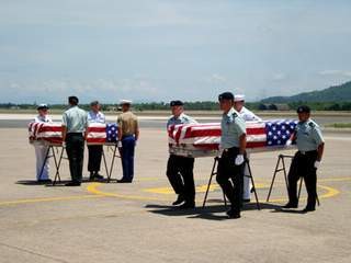Übergabe weiterer sterblichen Überreste gefallener US-Soldaten  - ảnh 1