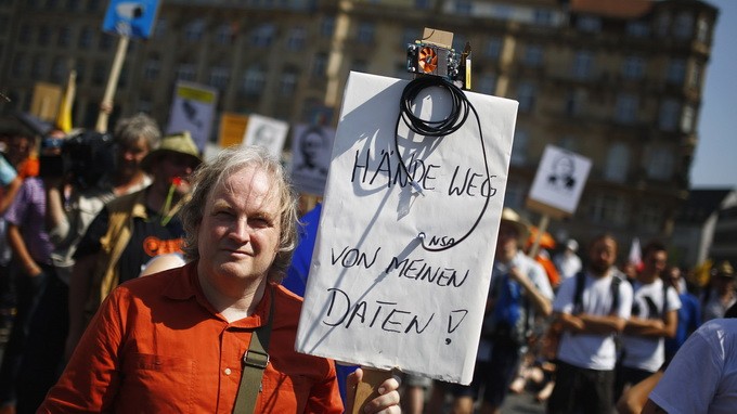 Tausende Deutsche protestieren gegen US-Überwachung - ảnh 1
