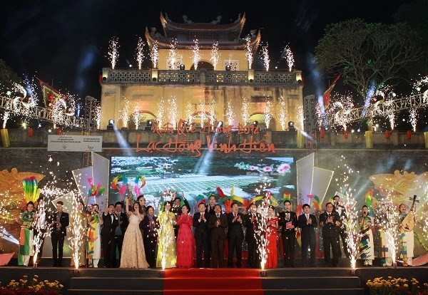 Staatspräsident Sang nimmt am Programm “Der Frühling im Heimatland 2014” teil - ảnh 1