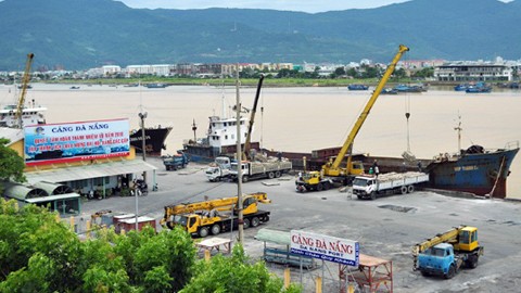 Arbeit im Danang-Hafen zum Neujahrsfest Tet - ảnh 1