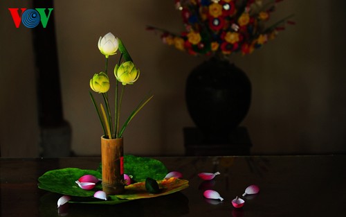 Die Herstellung von Papierblumen im Dorf Thanh Tien  - ảnh 1