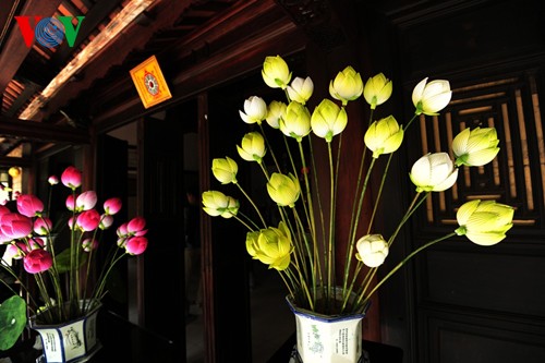 Die Herstellung von Papierblumen im Dorf Thanh Tien  - ảnh 3