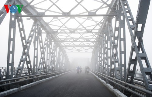 Poetische Schönheit der Stadt Hue im Nebel - ảnh 6