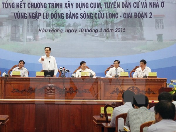 Bau der Häuser von Überschwemmung betroffenen Regionen im Mekong-Delta  - ảnh 1