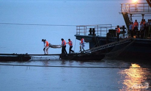 Todeszahl beim Schiffunglück in China steigt - ảnh 1