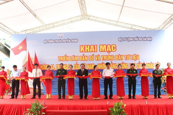 Hanoi: Ausstellung über vietnamesische Inselgruppen Hoang Sa und Truong Sa - ảnh 1