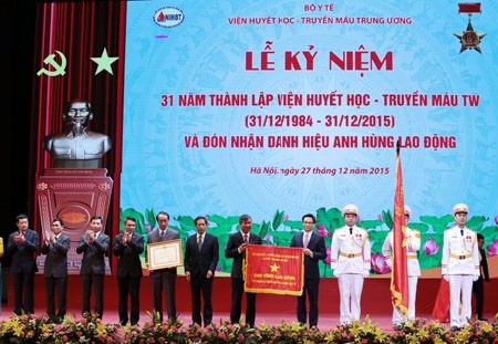 Das Institut für Hämatologie und Bluttransfusion erhält Titel “Held der Arbeit” - ảnh 1