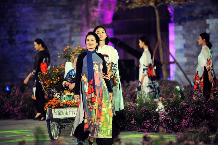 Berühmte vietnamesische Schauspieler versammeln sich beim Ao Dai-Festival Hanoi  - ảnh 9