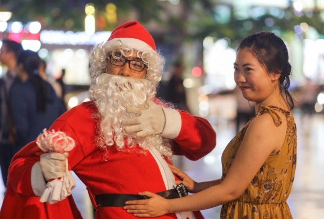 Weihnachtsstimmung in Saigon - ảnh 6