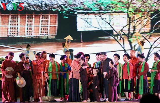 Kunstprogramm “Sehnsucht nach Onkel Ho beim Hören des Ruder-Gesangs am Abend“ - ảnh 1