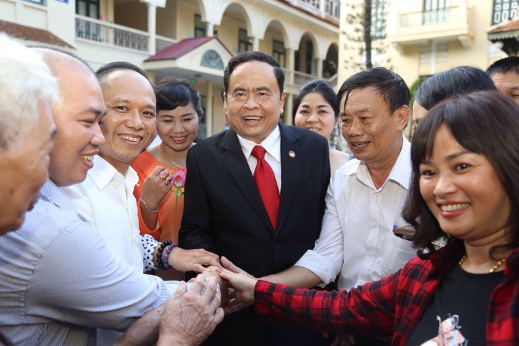 Der Vorsitzende der Vaterländischen Front Vietnams trifft ausgezeichnete Unternehmer  - ảnh 1