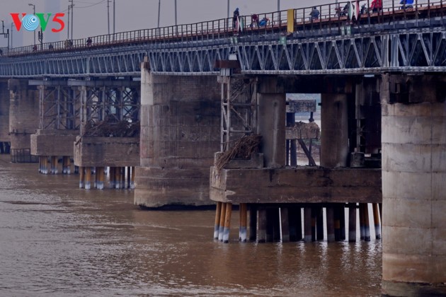 Long Bien-Brücke begleitet die Hauptstadt Hanoi - ảnh 11