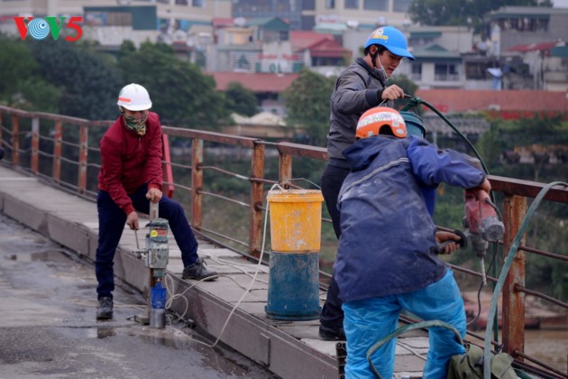 Long Bien-Brücke begleitet die Hauptstadt Hanoi - ảnh 13