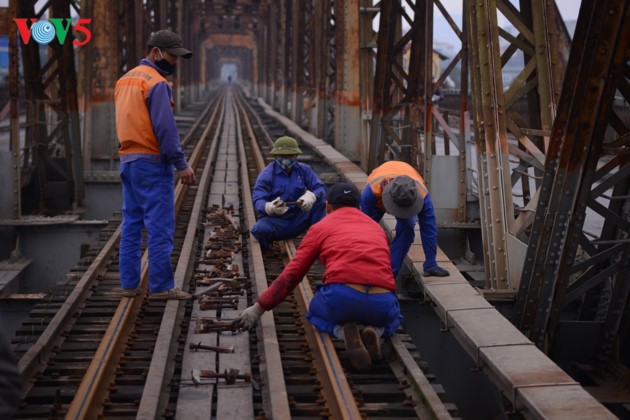 Long Bien-Brücke begleitet die Hauptstadt Hanoi - ảnh 14