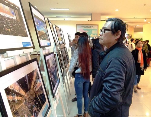 Fotoausstellung “Das APEC-Jahr Vietnam 2017 und Eindrücke Vietnams und Danangs” - ảnh 1