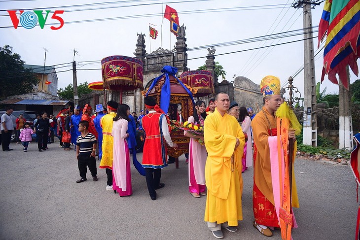 Das Fest im Dorf Nom - ảnh 2