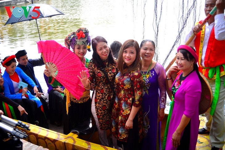 Das Fest im Dorf Nom - ảnh 17