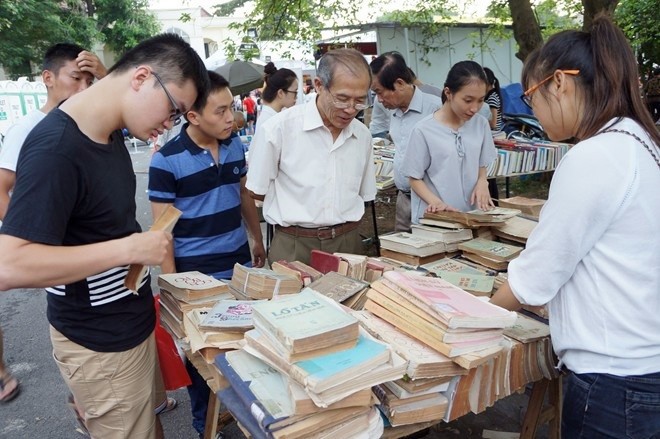 Die alten Bücher wecken  - ảnh 1