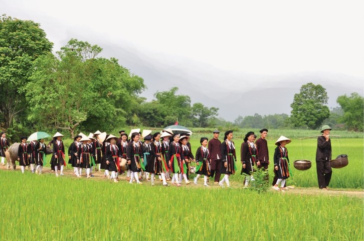 Rituale bei der Brautabholung der Volksgruppe San Diu - ảnh 1