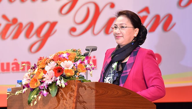 Parlamentspräsidentin Nguyen Thi Kim Ngan besucht Zollbehörde, Vietcombank, HDBank und Vietjet Air - ảnh 1