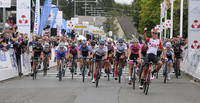 Vietnamesische Radrennenmeisterin gewinnt Radrennen Grand Prix de Fourmies in Frankreich - ảnh 1