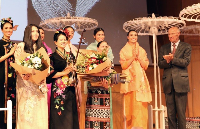 Seide aus Bao Loc und Zeng-Brokat bei Vollversammlung der WIPO präsentiert - ảnh 1