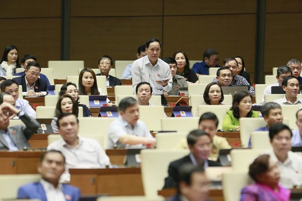 Parlament diskutiert die Umsetzung der Politik und des Gesetzes zum Brandschutz - ảnh 1