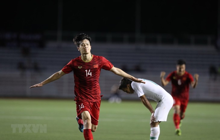 U22-Fußballmannschaft Vietnams erhält Prämie in Höhe von fast 39.000 Euro nach dem Sieg gegen Indonesien - ảnh 1