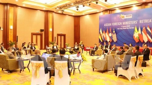 Klausursitzung der ASEAN-Außenminister: Respekt vor dem internationalen Völkerrecht in der Ostmeer-Frage - ảnh 1