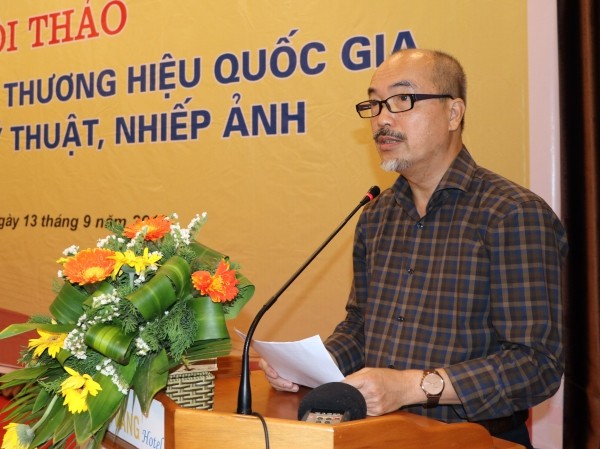 Ausstellung zur Ehrung der 20 führenden Maler auf dem vietnamesischen Kunstmarkt - ảnh 1