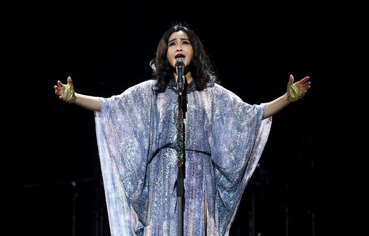 Sängerinnen Thanh Lam und Dong Nhi nehmen an der Live Show Online zur Eindämmung der Covid-19 teil - ảnh 1