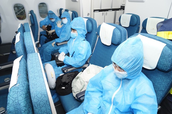 Vietnam: Start des ersten Handelsflugs nach der monatelangen Aussetzung wegen der Covid-19 - ảnh 1