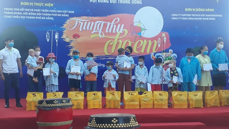 Das Mittherbstfest für Kinder in Provinzen - ảnh 1